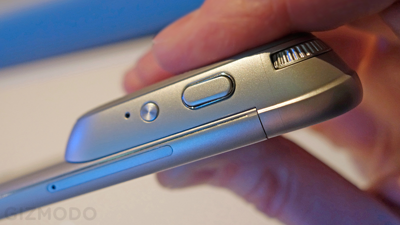 Illustration for article titled LG G5 Review: A Timid Attempt to Put the Gadget Back in Smartphones
